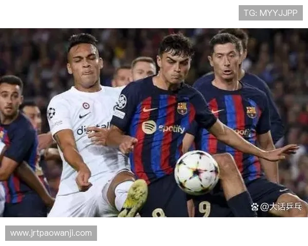 首发登场并梅开二度，莱万社媒晒照庆祝：在主场拿下三分